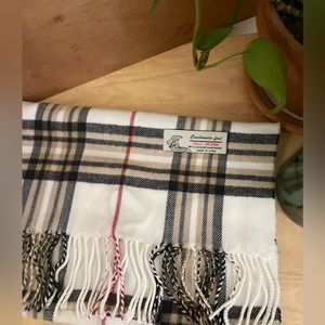 Light plaid scarf, cashmere-feel